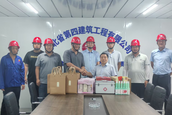 公司工會(huì)開(kāi)展“情系一線(xiàn)人·夏日送清涼”慰問(wèn)活動(dòng)